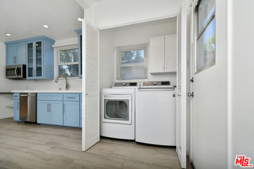 22025 De La Osa Street, Woodland Hills, California 91364 home-pic-24